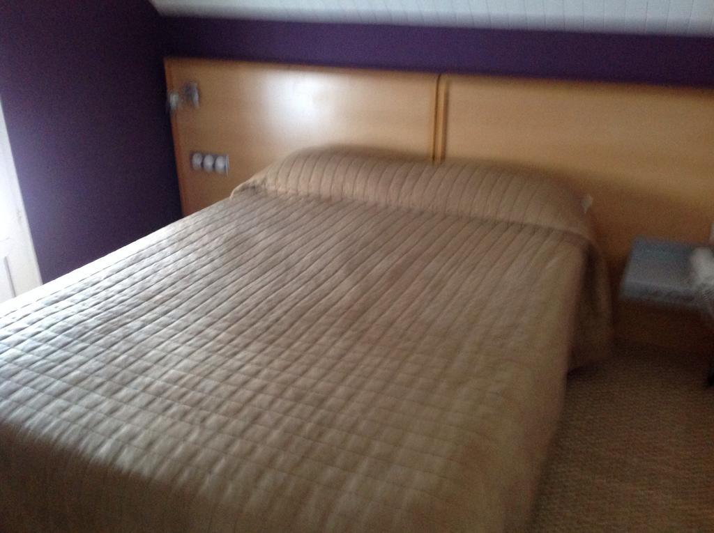 Hotel La Gibeciere Lohéac Zimmer foto